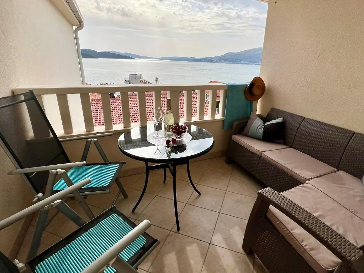Penthouse Apartment Lux With A Panoramic View, Located On The Beachfront Of Ciovo-Traù