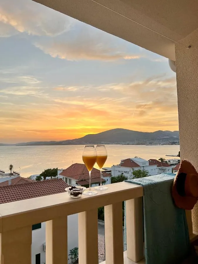 Penthouse Apartment Lux With A Panoramic View, Located On The Beachfront Of Ciovo-Traù Croazia